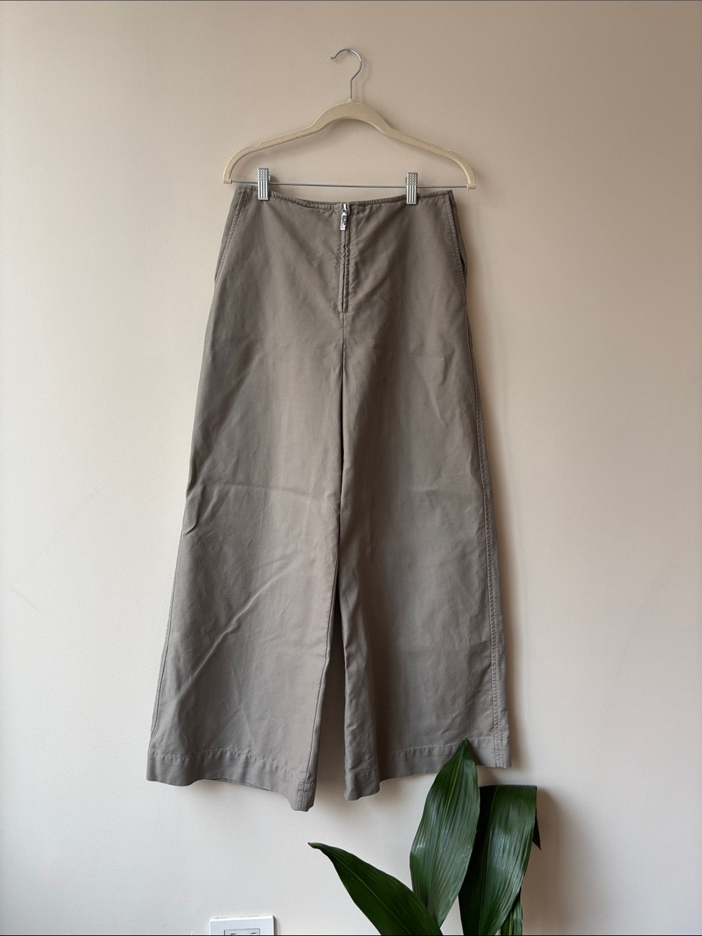 Cotton Toteme Wide-Leg Pants in Taupe Gray